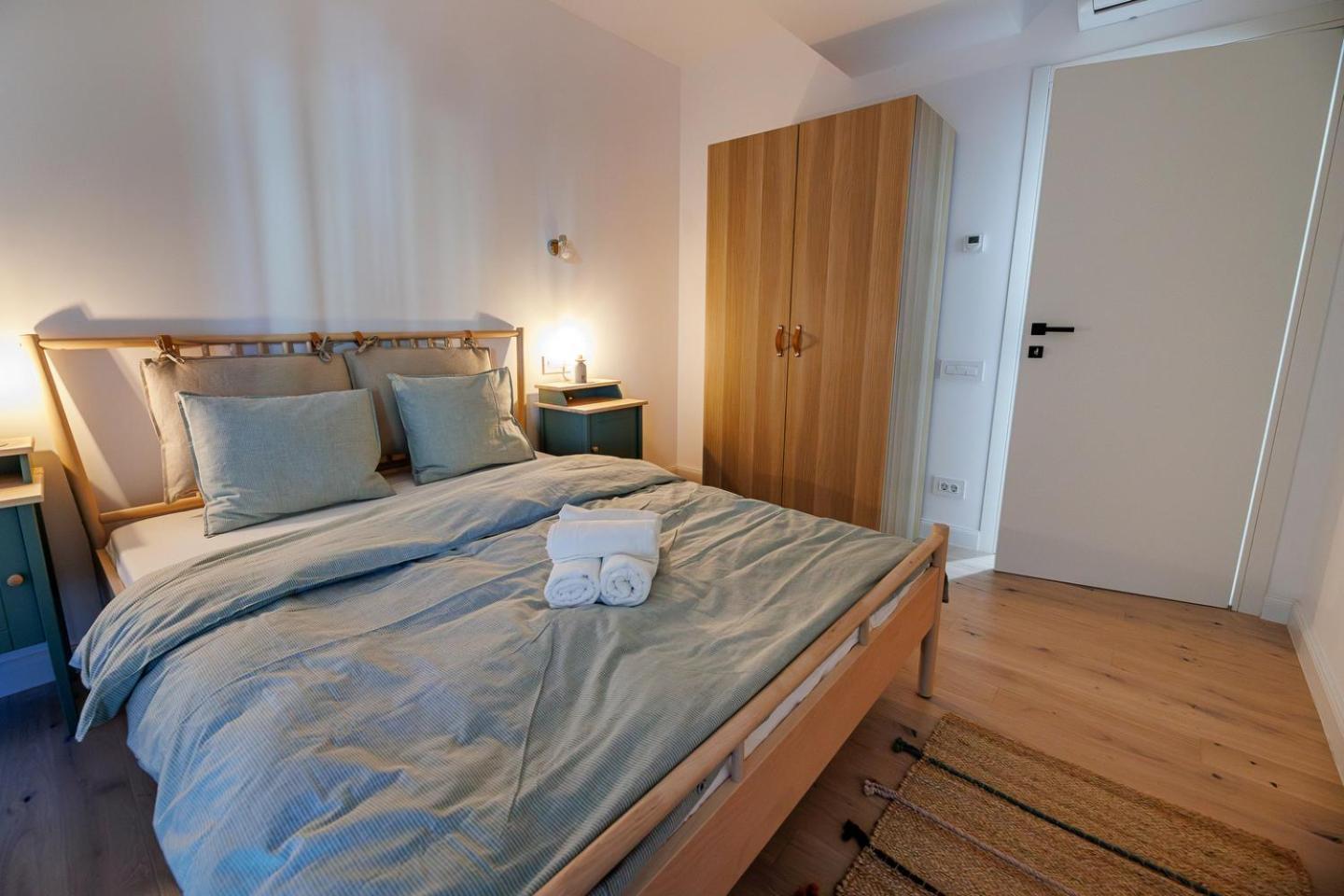 The Corner Luxe Apartment Bukares Bagian luar foto