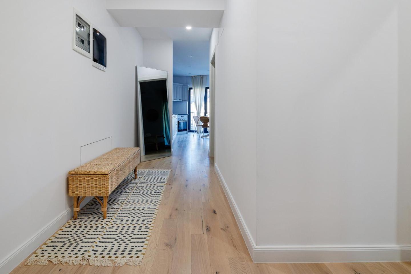 The Corner Luxe Apartment Bukares Bagian luar foto