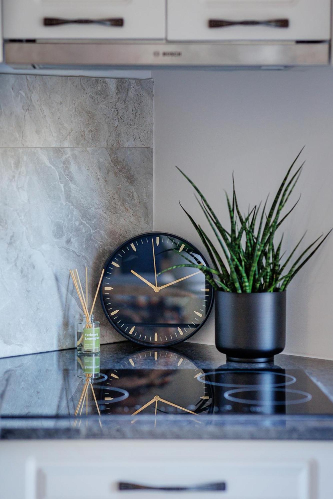 The Corner Luxe Apartment Bukares Bagian luar foto