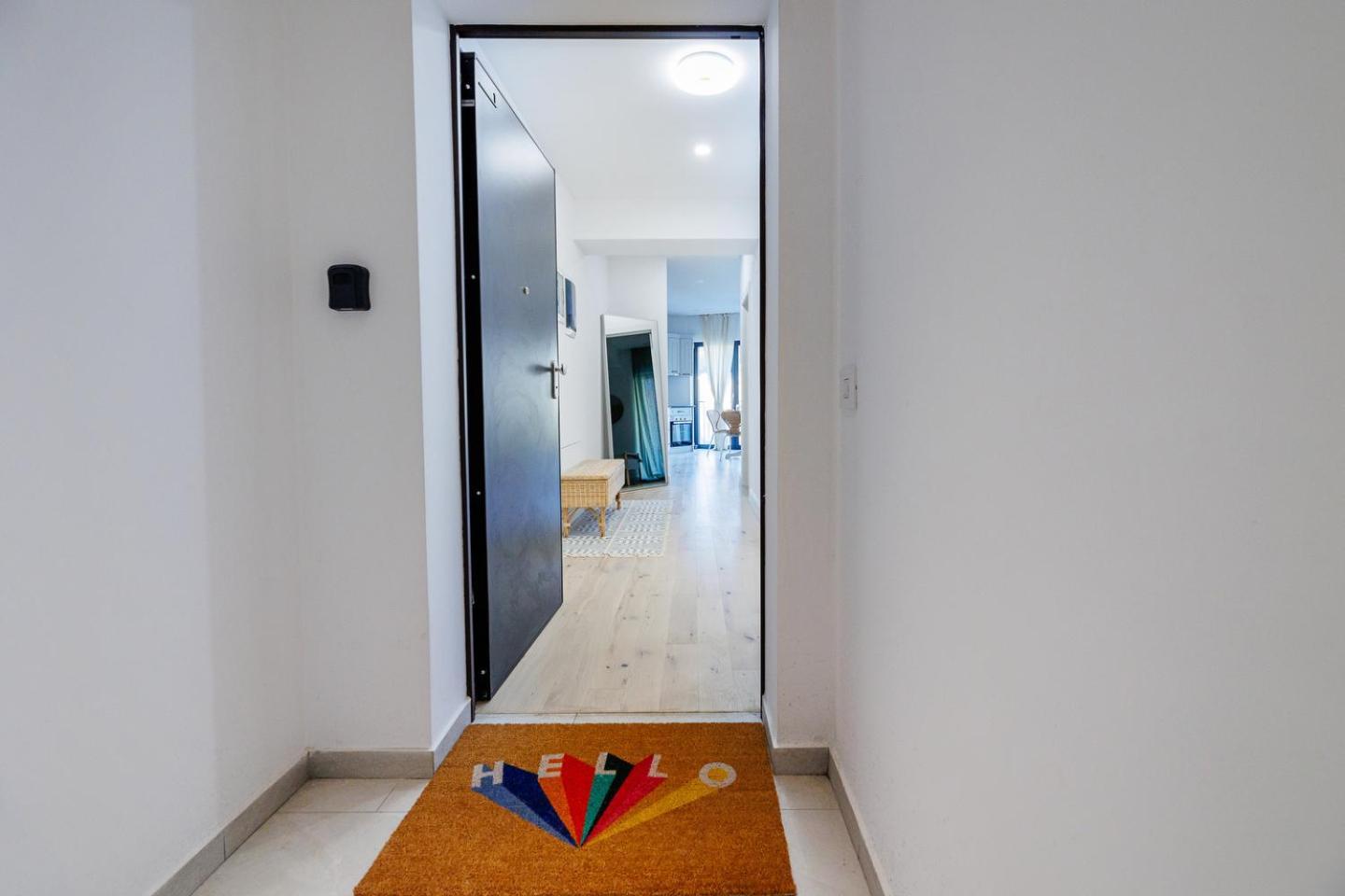 The Corner Luxe Apartment Bukares Bagian luar foto