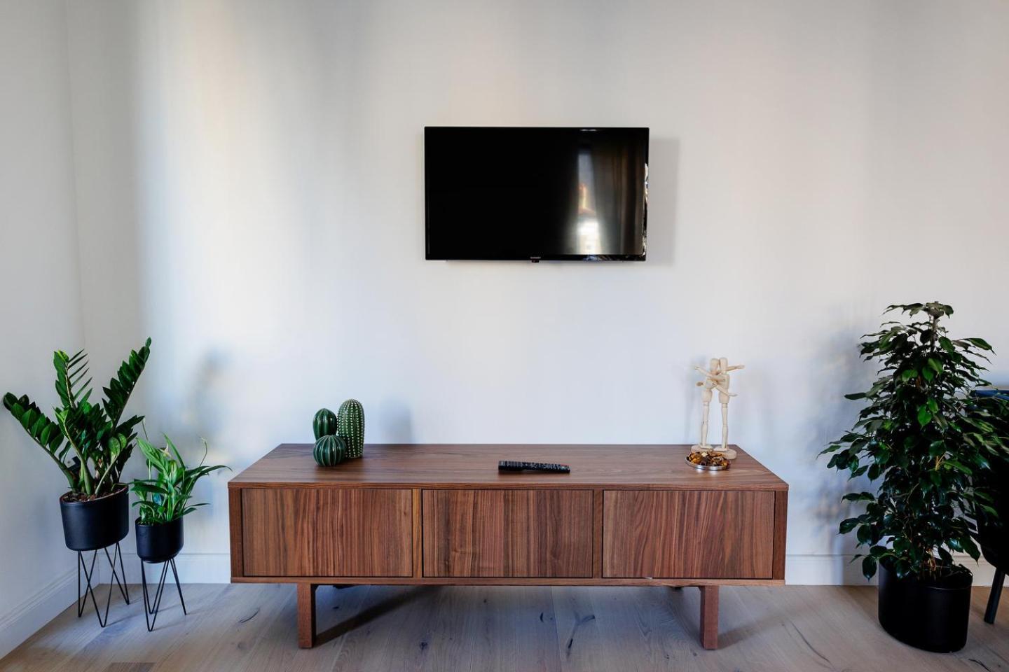 The Corner Luxe Apartment Bukares Bagian luar foto