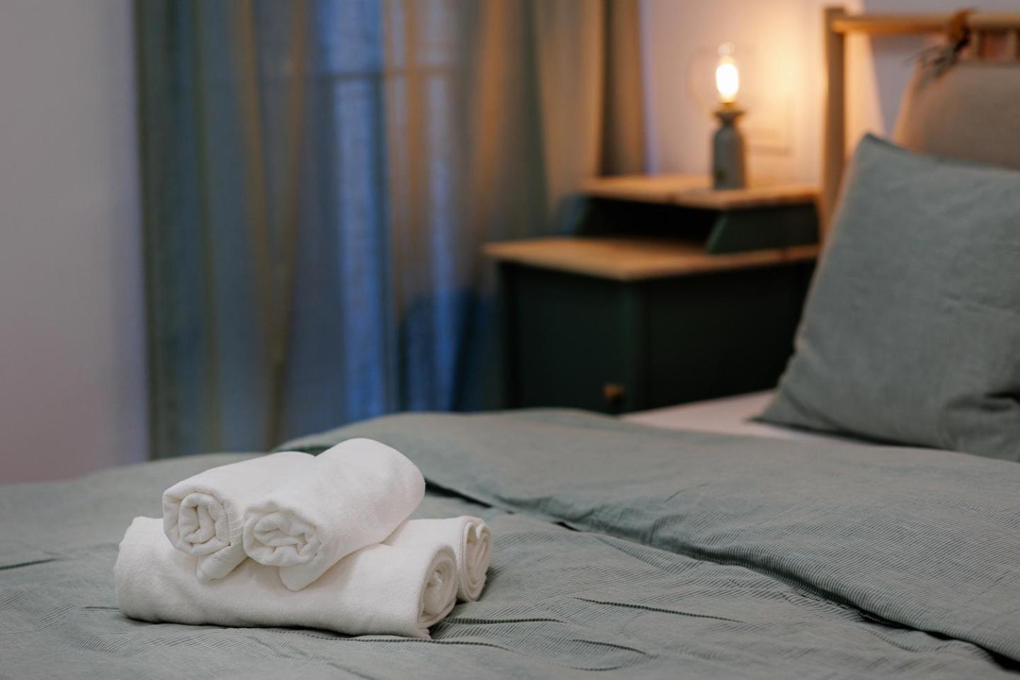 The Corner Luxe Apartment Bukares Bagian luar foto