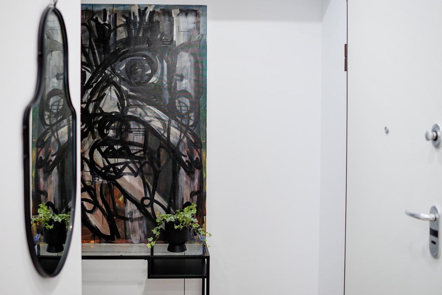 The Corner Luxe Apartment Bukares Bagian luar foto