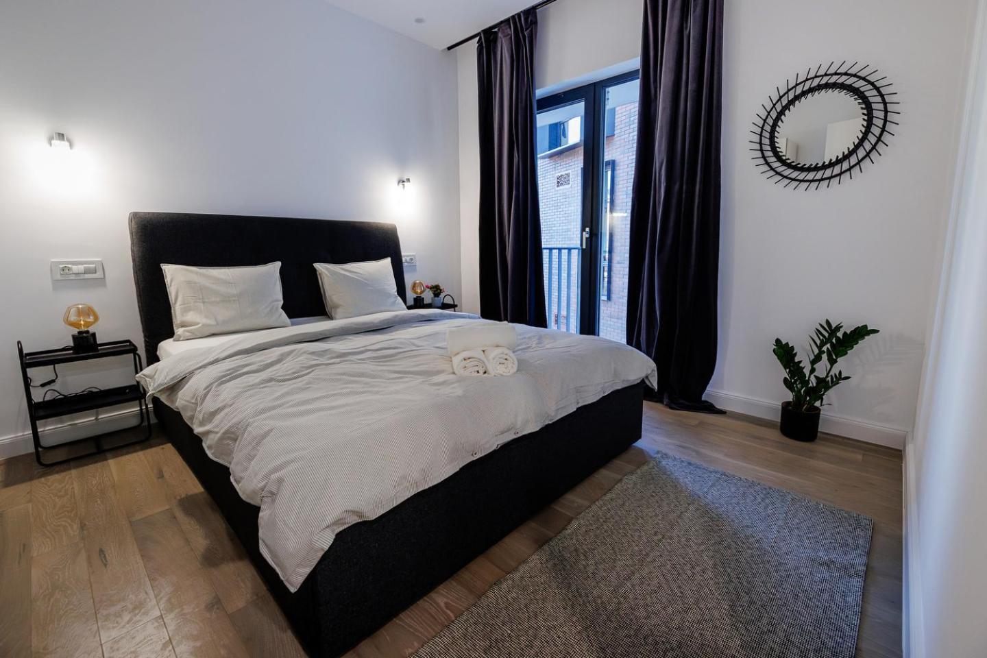 The Corner Luxe Apartment Bukares Bagian luar foto