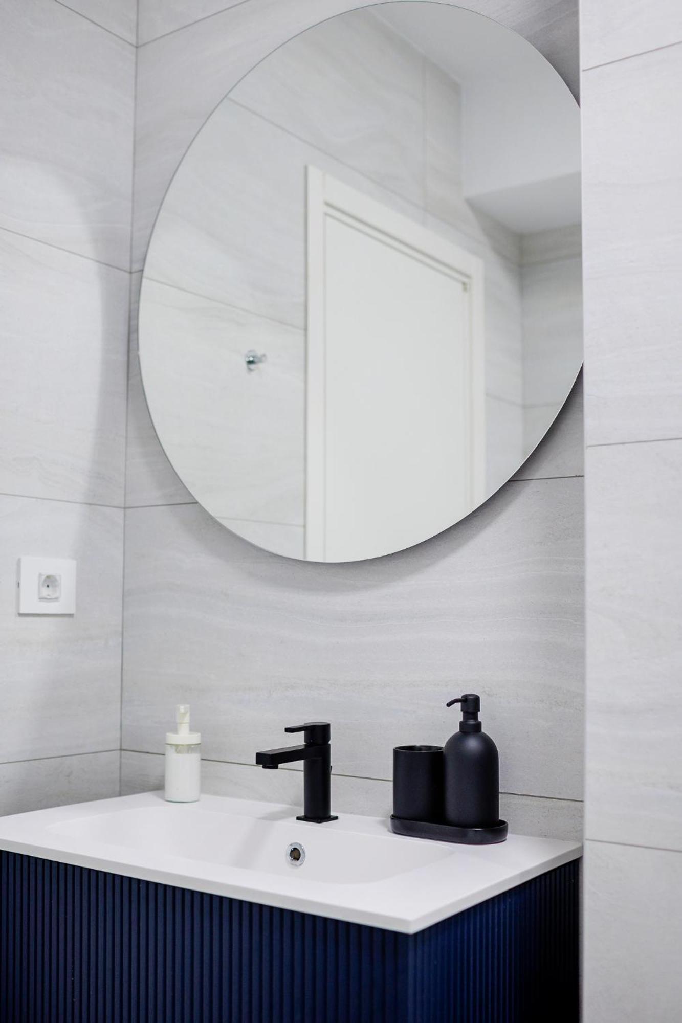 The Corner Luxe Apartment Bukares Bagian luar foto