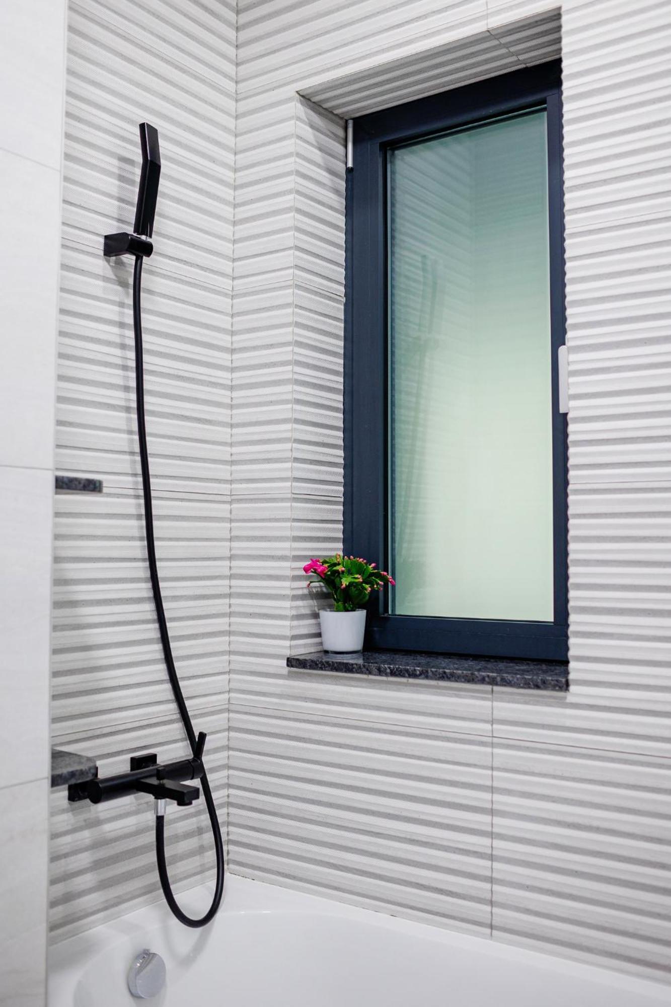 The Corner Luxe Apartment Bukares Bagian luar foto